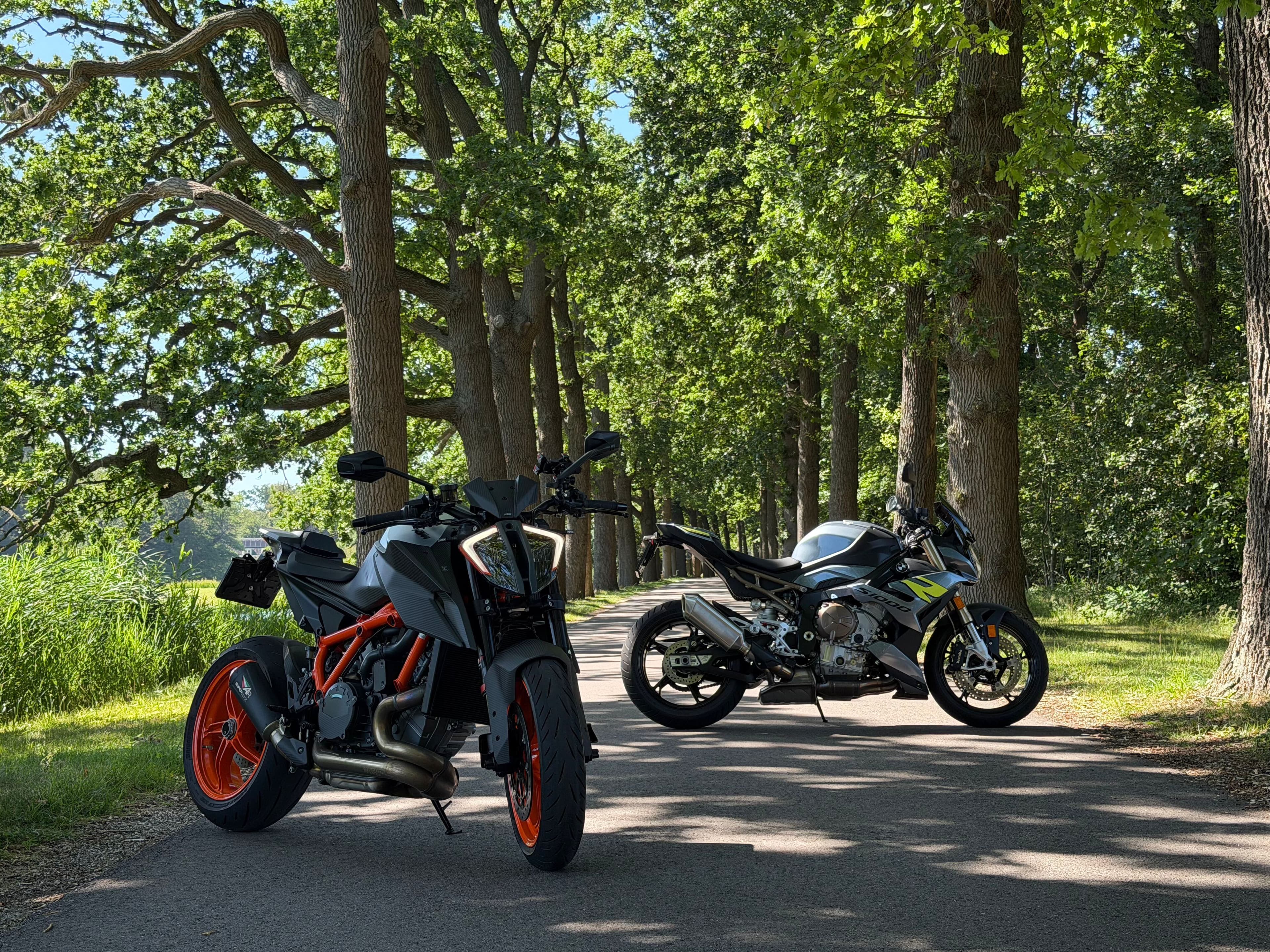 Premium motorfietsen gefotografeerd voor Torva Rides